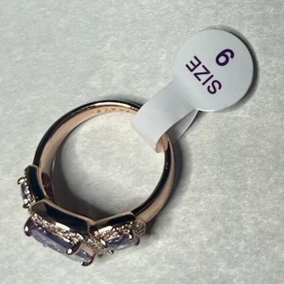 Starburst of Joy Lavender Topaz Cubic Zirconia Materials: Rose Gold Plating, - Picture 4 of 4